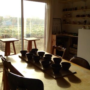 Tournage de bols sous un beau soleil d'hiver